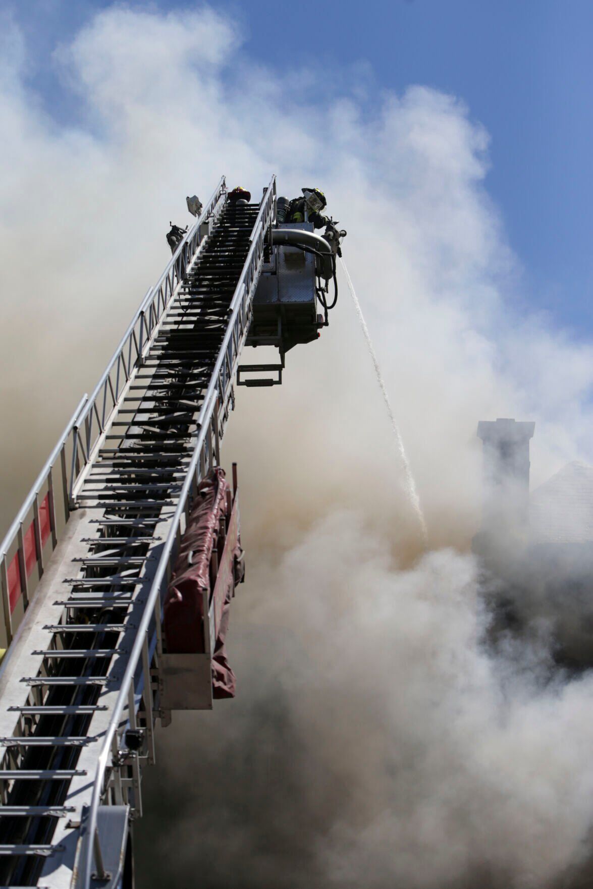 062122-qc-nws-pershingfire-17.jpg